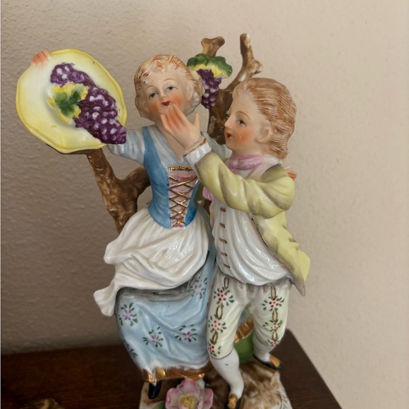 Vintage Ucagco Japan Couple In A Vineyard Gold Trim - Picture 2 of 10